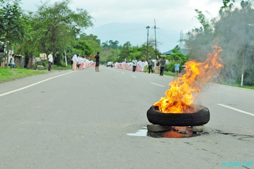 ILP : Partial bandh - Imphal-Dimapur highway was blocked from Chingmeirong to Sekmai  :: May 17 2016