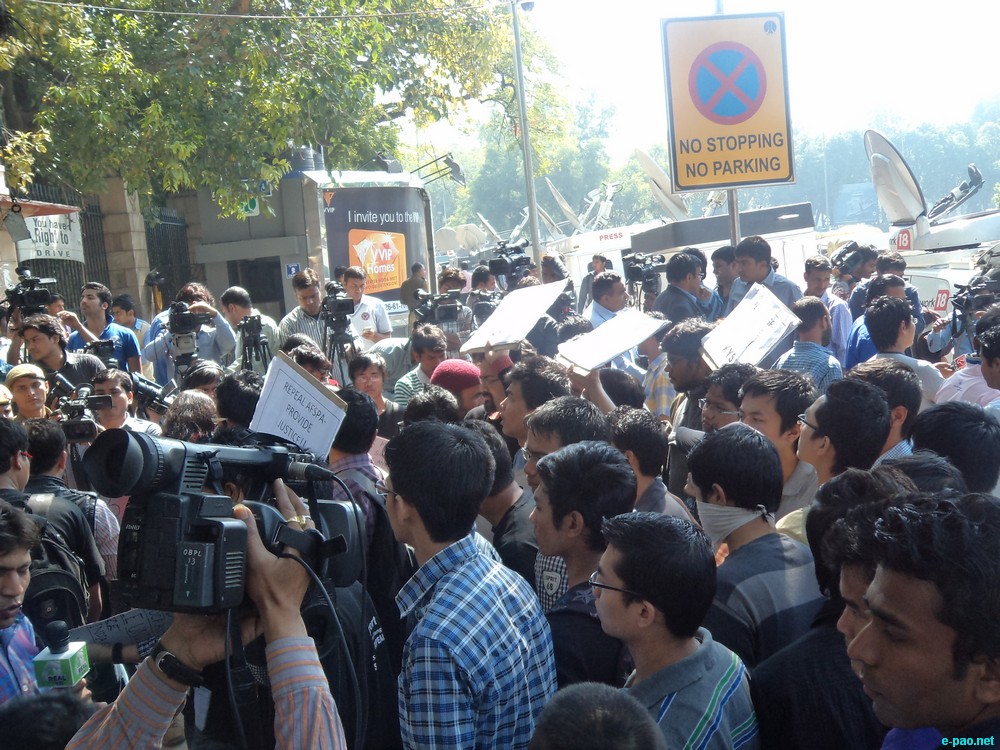 Protest in front of Patiala Court, New Delhi showing solidarity to Irom Sharmila Chanu :: March 04 2013