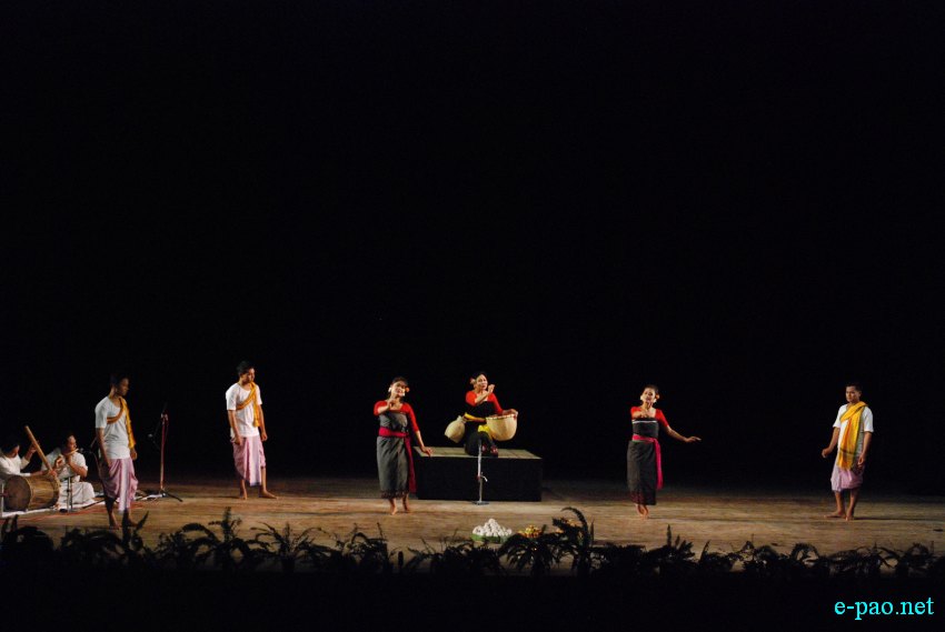 'Khulung Eshei'  Bedabati & her party performed at 3rd Khundongbam Brojendro Theatre Festival 2014 :: January 20 2014