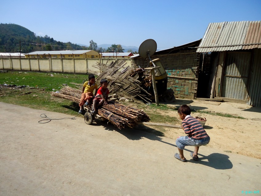 Lifestyle of Kwatha village in Imphal-Moreh road  :: February 2013