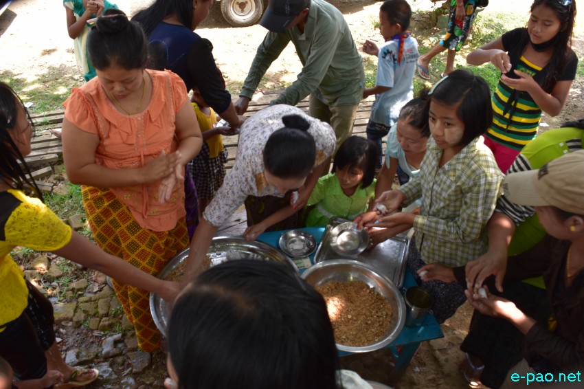 The water festival of the Myanmarese celebrated at Tamu and Namthalong :: April 15 2015