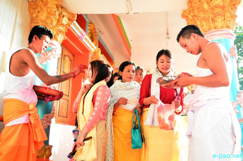 Bor khoiramnaba : Devotees at the temple of Hiyangthang Lairembi at Hiyangthang, Imphal West :: October 17 2018