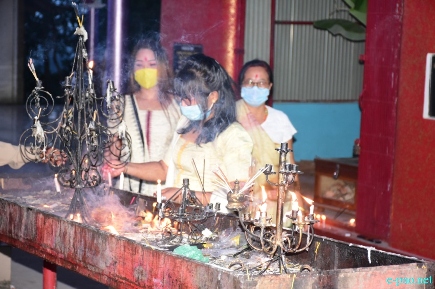 Bor khoiramnaba : Devotees at the temple of Hiyangthang Lairembi at Hiyangthang, Imphal West :: October 13th 2021