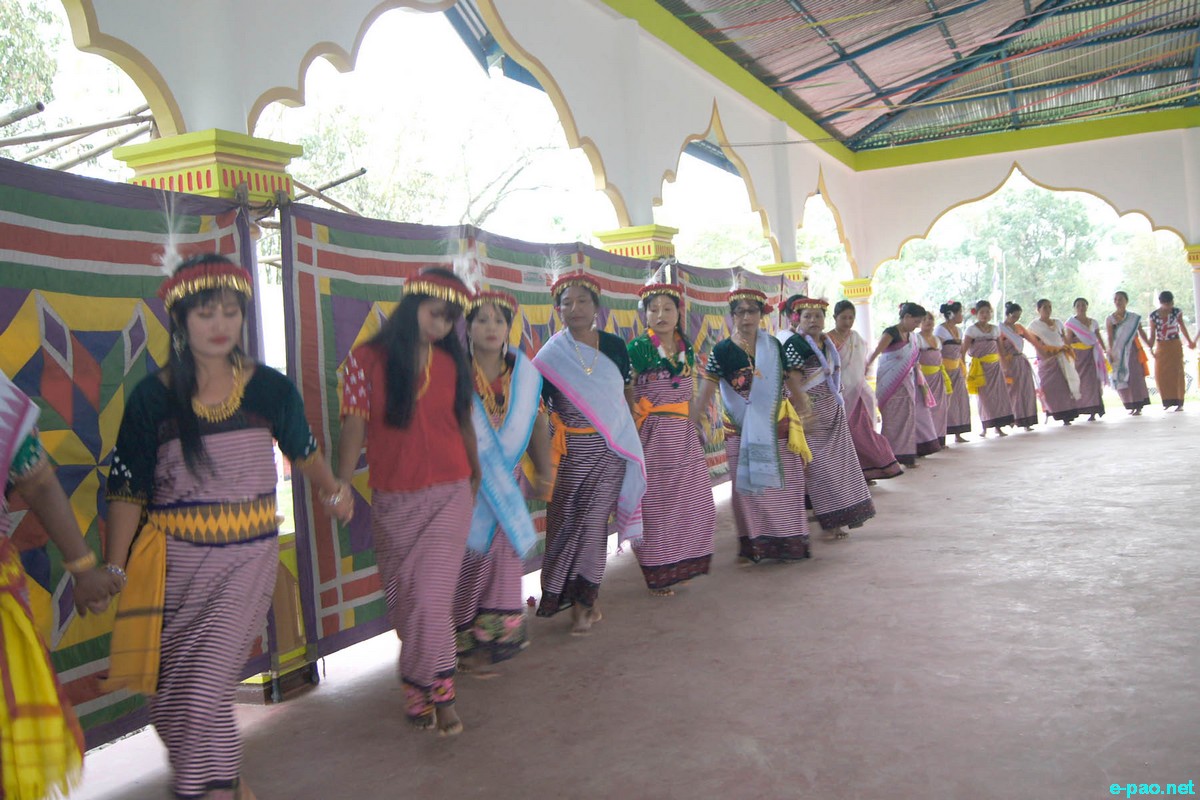 Villagers of Pourabi village, Imphal East taking part in a Traditional Thabal chongba :: 21 April, 2017