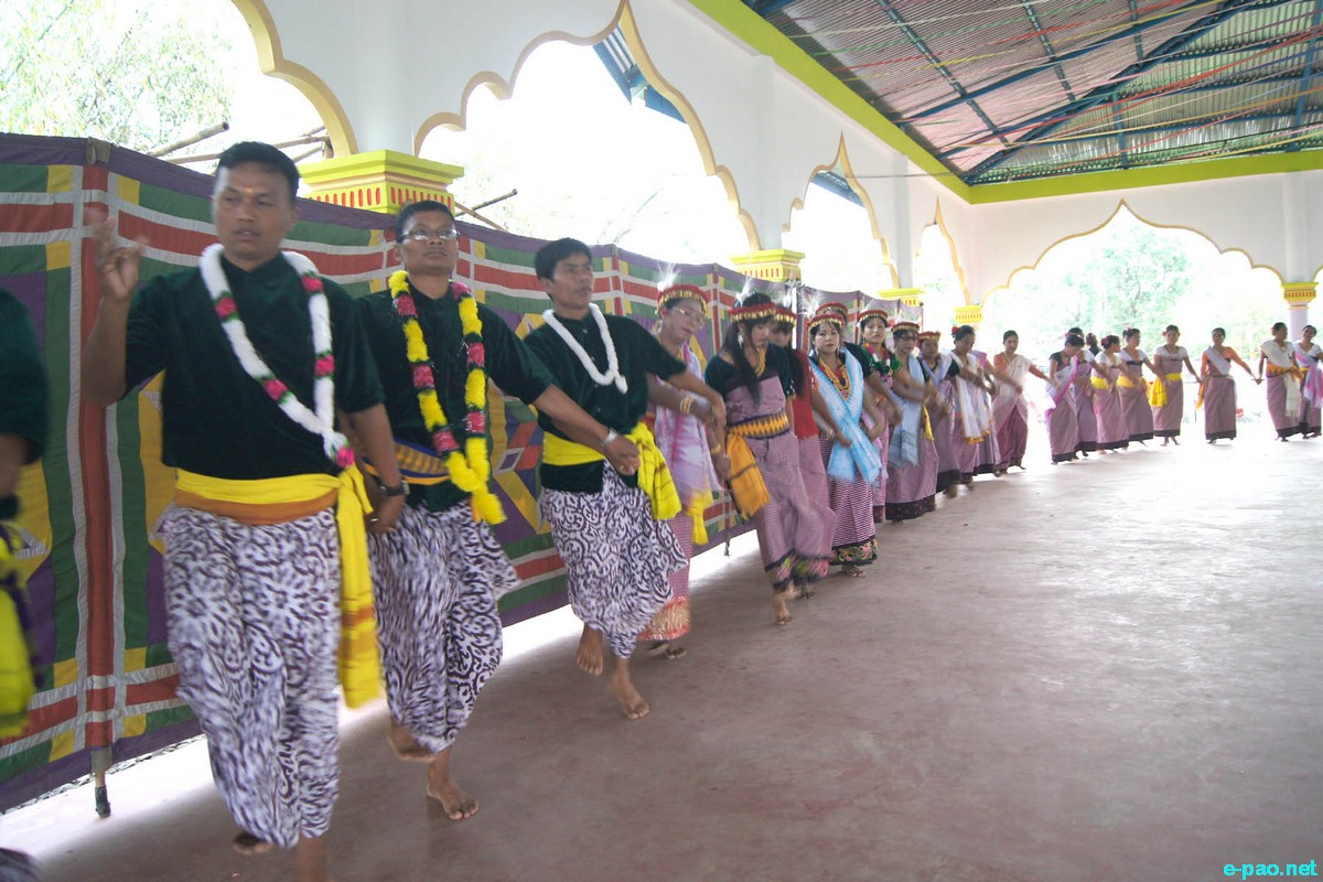 Villagers of Pourabi village, Imphal East taking part in a Traditional Thabal chongba :: 21 April, 2017