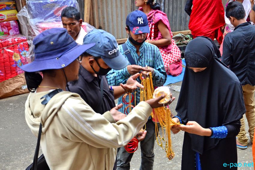 Shopping for Id-ul-Fitr  at Khwairamband Ima Keithel :: July 17 2015
