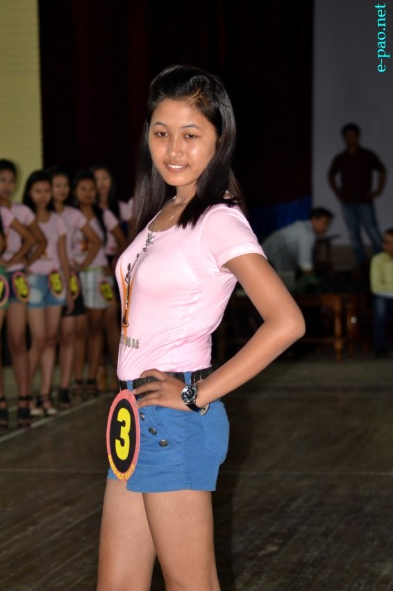 Contestants of Miss Kut, 2013 posing for lensmen during screening for sub-titles :: 20th October 2013