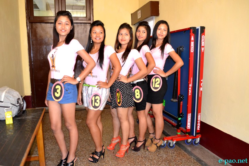 Contestants of Miss Kut, 2013 posing for lensmen during screening for sub-titles :: 20th October 2013