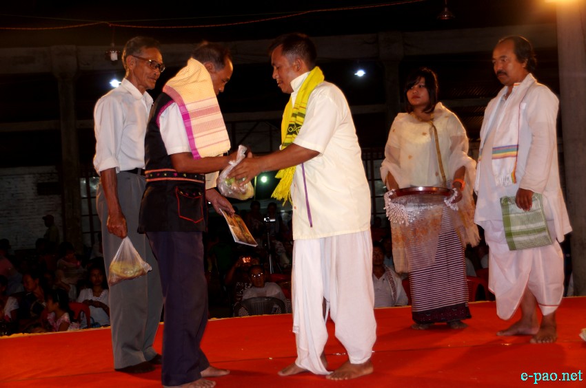 Handing over gift between communities at Mera Houchongba , ties between hill and valley people :: 18 October 2013