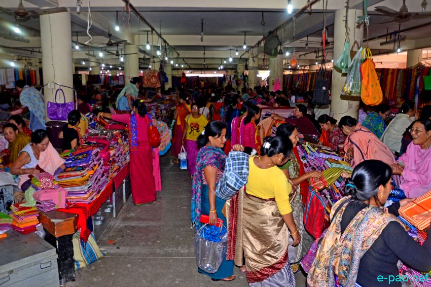 Ningol Chakkouba Shopping :: A very crowded scene at Ema Keithel, Imphal :: November 11 2015