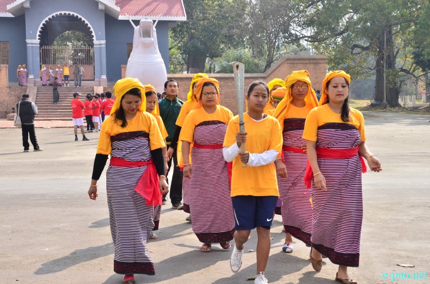 Yaoshang Day 1: Sports activities and scenes of people enjoying at Kangla Gate :: 05 March 2015