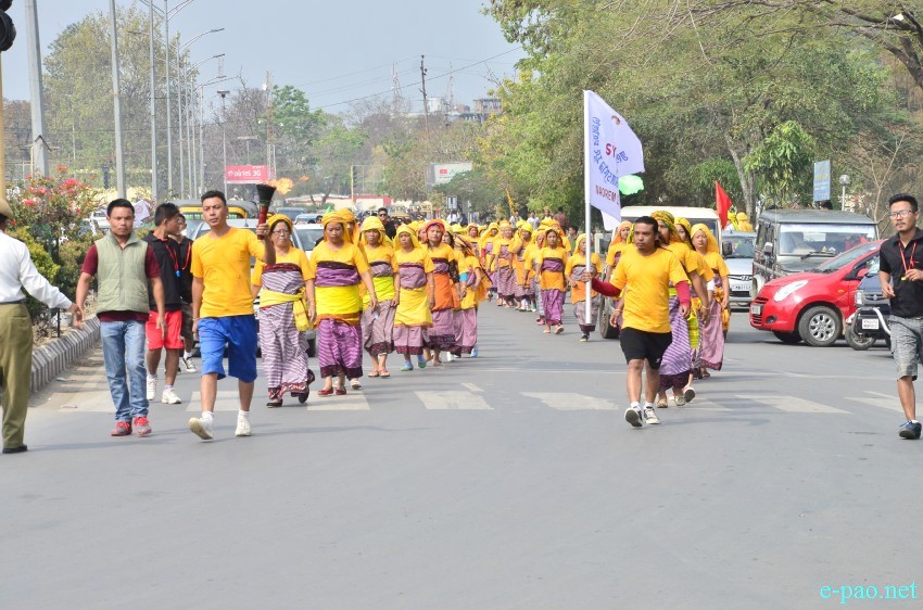 Yaoshang Day 1: Sports activities and scenes of people enjoying at Kangla Gate :: 05 March 2015