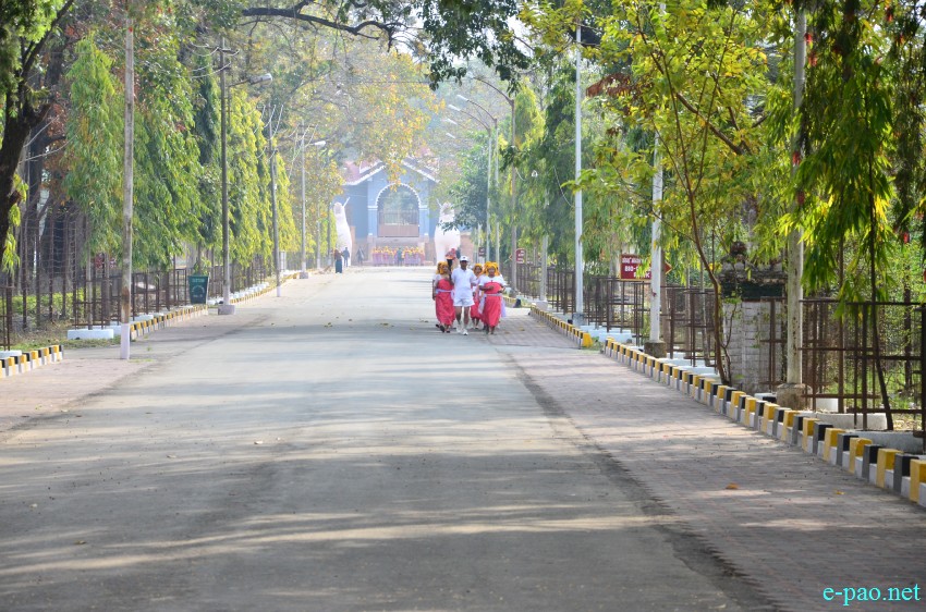 Yaoshang Day 1: Sports activities and scenes of people enjoying at Kangla Gate :: 05 March 2015