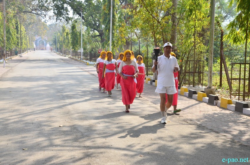 Yaoshang Day 1: Sports activities and scenes of people enjoying at Kangla Gate :: 05 March 2015