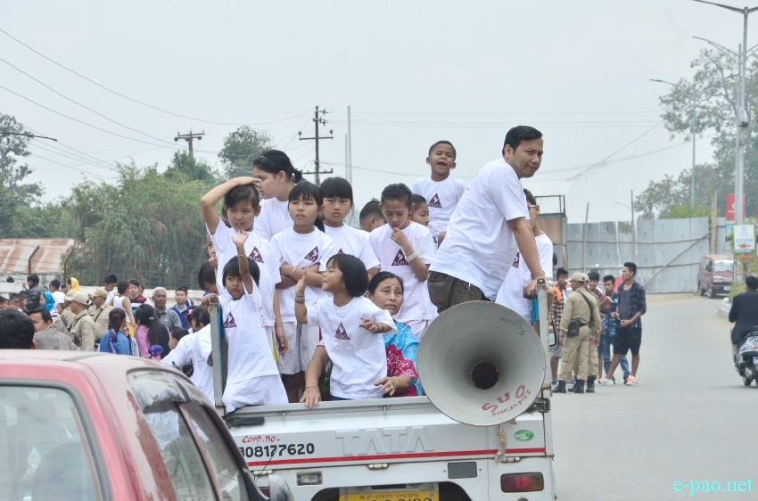 Yaoshang Day 1: Sports activities and scenes of people enjoying at Kangla Gate :: 05 March 2015