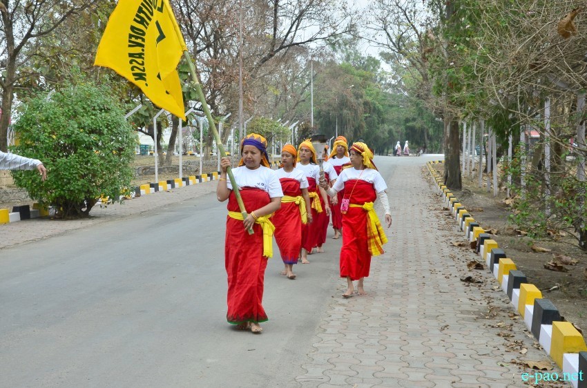 Yaoshang Day 1: Sports activities and scenes of people enjoying at Kangla Gate :: 05 March 2015