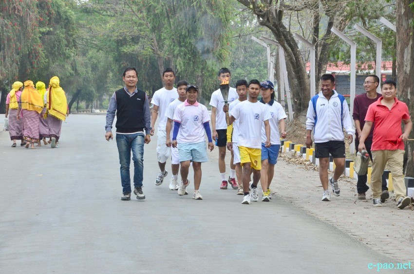 Yaoshang Day 1: Sports activities and scenes of people enjoying at Kangla Gate :: 05 March 2015