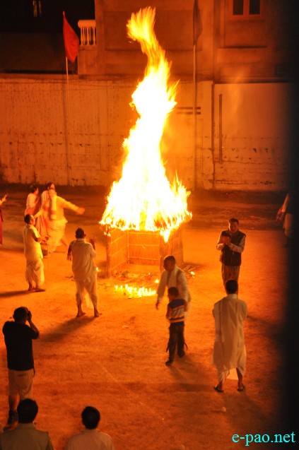 Yaoshang Day 1: Yaoshang mei thaba / nakatheng niba in a locality in Imphal :: 05 March 2015