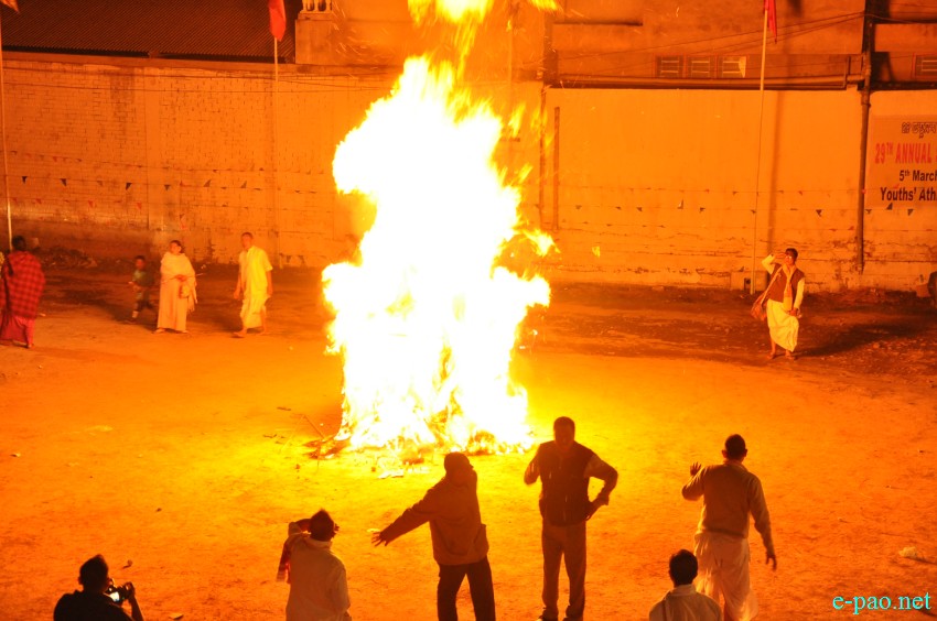 Yaoshang Day 1: Yaoshang mei thaba / nakatheng niba in a locality in Imphal :: 05 March 2015