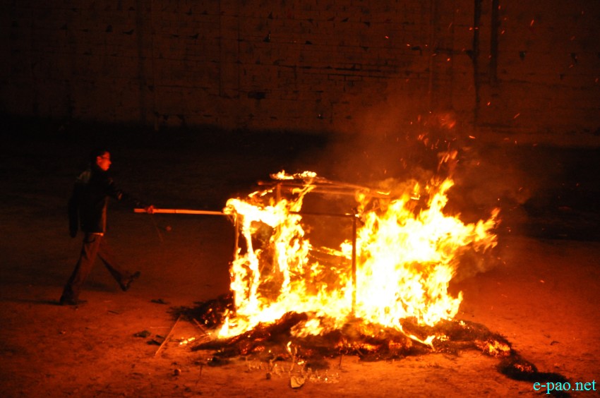 Yaoshang Day 1: Yaoshang mei thaba / nakatheng niba in a locality in Imphal :: 05 March 2015