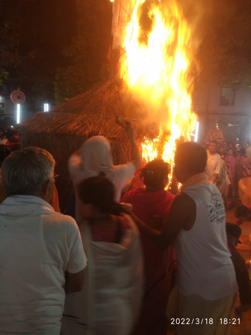 Yaoshang Mei Thaba :  Prayers to God and burning of Yaoshang Hut at Nabadwip, West Bengal :: 18th March 2022