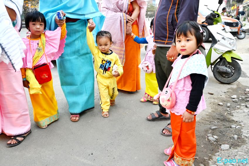 Yaoshang : Nakatheng Chatpa - Kids attired in traditional Yaoshang Dress at Kwakeithel :: March 07 2023