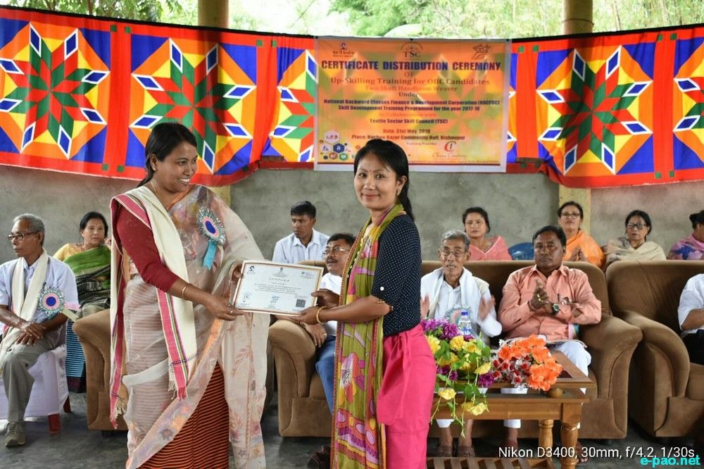 Certificate Distribution Ceremony for Training on Two Shaft Handloom Weaver for the year 2017-18 at Bishnupur :: 31 May 2018