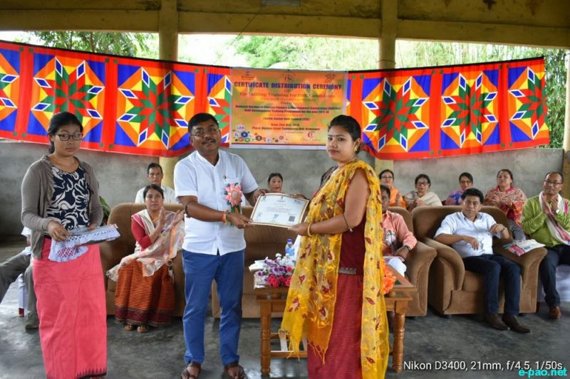 Certificate Distribution Ceremony for Training on Two Shaft Handloom Weaver for the year 2017-18 at Bishnupur :: 31 May 2018