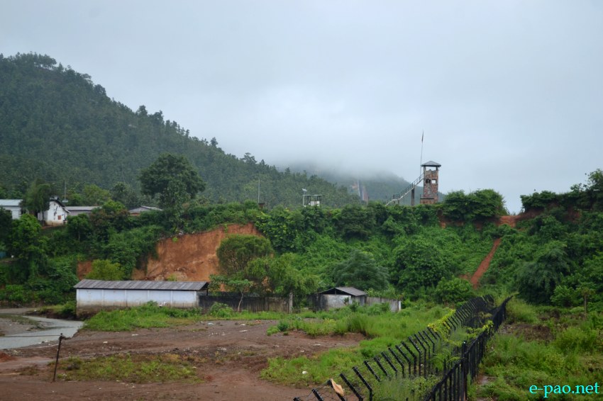 The boder fence at Moreh on Manipur-Myanmar border as on 22 October 2013