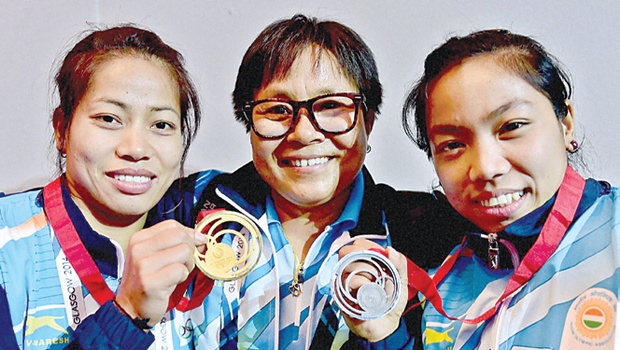 Weightlifters Sanjita Chanu (L) and Mirabai Chanu (R) with coach Kunjarani Devi - 2014 Commonwealth Games