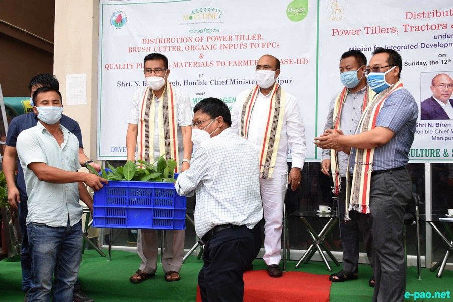 Distribution of Power Tillers, Tractors, and Planning Materials by CM at Sanjenthong :: July 12 2020