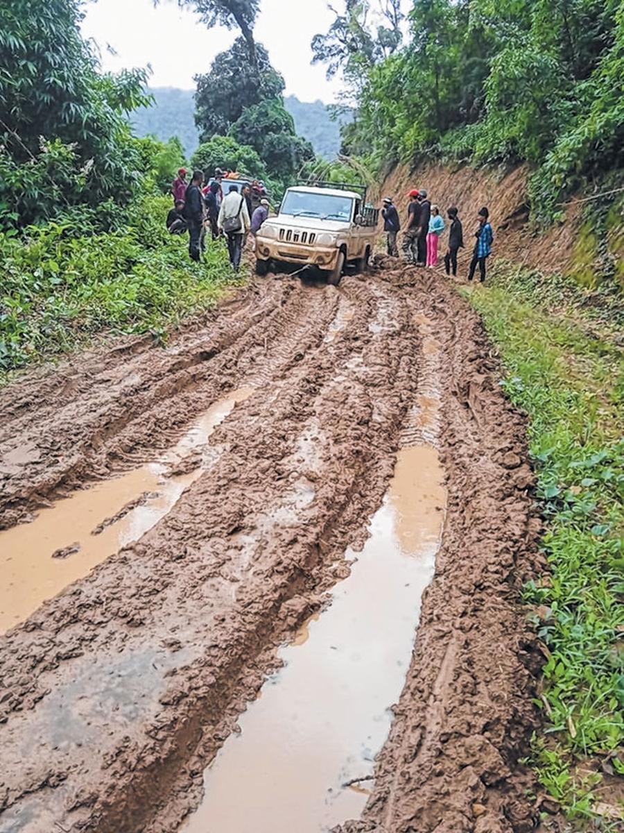 A deplorable road condition at Sahamphung Block under Ukhrul district :: September 2021
