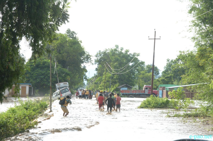 Vehicle rescued during  flooding at Keiraak, Thoubal District  :: August 3 2015