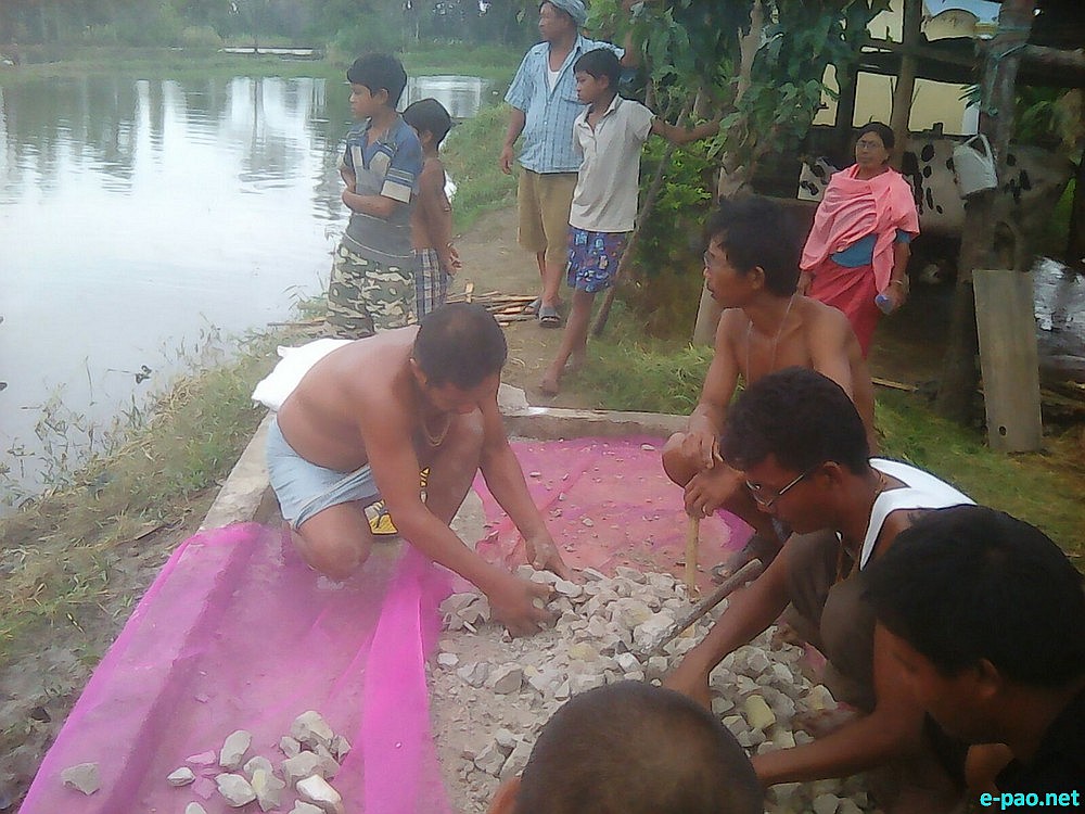 Manipur Flood 2015 - Flood Water Relief Effort and Pond Water Treatment at Leishangthem Khongmanung, Thoubal district :: August 20, 2015