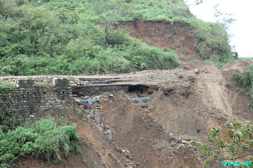 Road Damage between Keithelmanbi and Kotland on Imphal Jiri Highway :: 22 May 2016