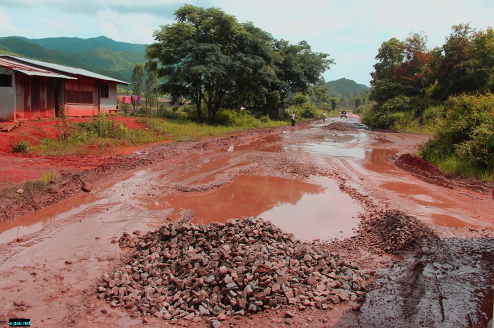 Pathetic Road condition at portion of National Highway at Senapati, Manipur :: June 21 2017