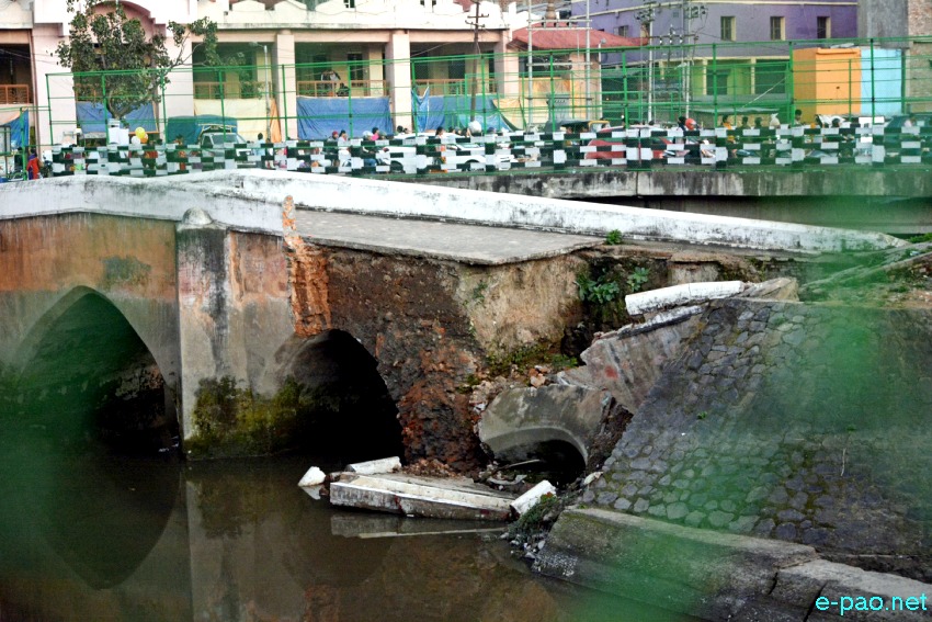 The historic Thong Nambonbi (hump bridge) of Khwairamband Keithel broke apart  :: January 09th 2020