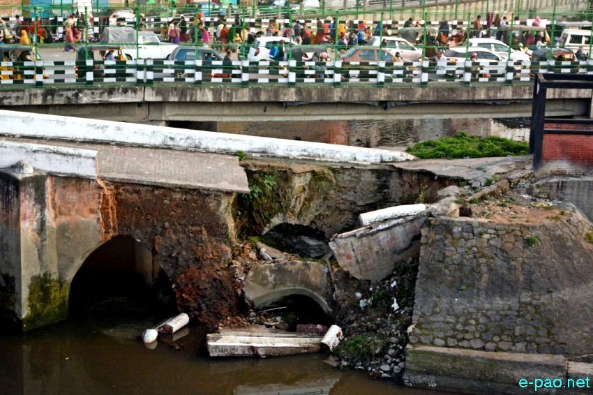 The historic Thong Nambonbi (hump bridge) of Khwairamband Keithel broke apart  :: January 09th 2020