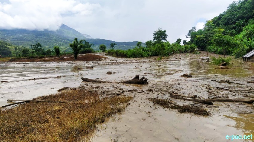 Massive mudslide at Lamlenkon , Tujangvaichong in Kangpokpi District :: 2nd August, 2021