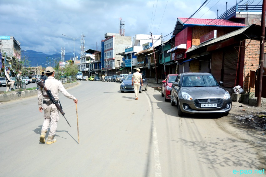 COVID-19 :: Curfew violators and without mask at Chinga Crossing, Sinjamei :: April 29 2020