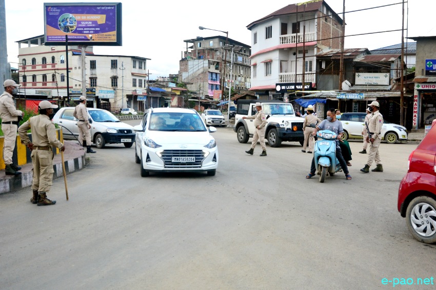 Frisking and Checking conducted by Imphal East District Police during curfew due to Covid-19 pandemic :: 17 June 2021