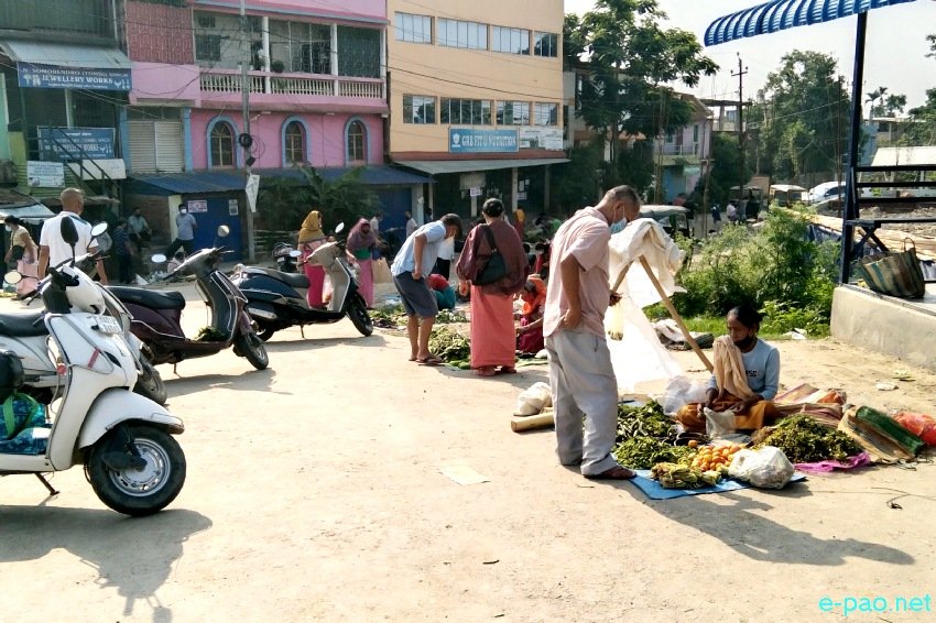Shopping for essential items during curfew relaxation hours (6:00 AM till 10:00 AM)  at Imphal City :: 31 May 2021