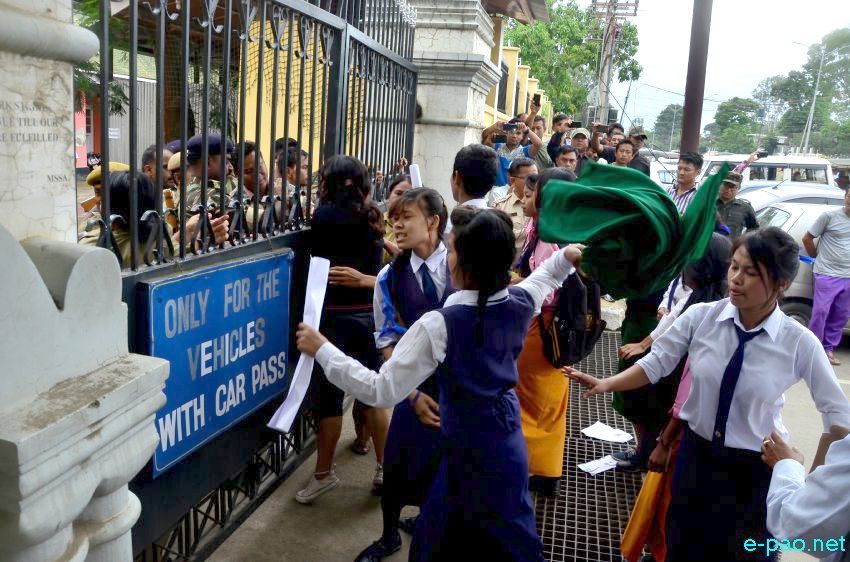 ILP : Police crackdown on Students at gate of Old Secretariat complex :: August 03 2015  