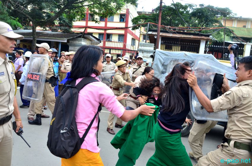ILP : Police crackdown on Students at gate of Old Secretariat complex :: August 03 2015