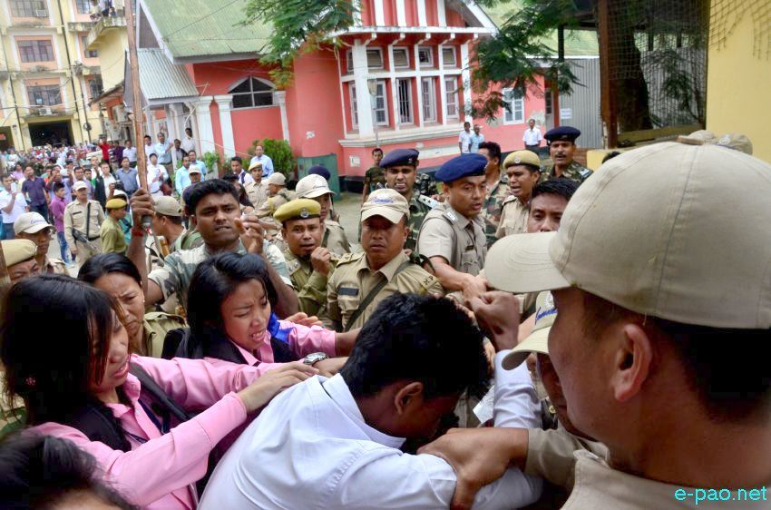 ILP : Police crackdown on Students at gate of Old Secretariat complex :: August 03 2015