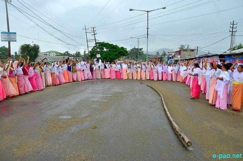 ILP : A 'Human Chain' demanding implementation ILP in Manipur in Imphal :: August 31 2015