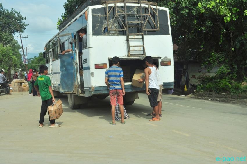 ILP : Locals of Sawombung imposed counter economic-blockade on Imphal-Ukhrul road  :: June 13 2016