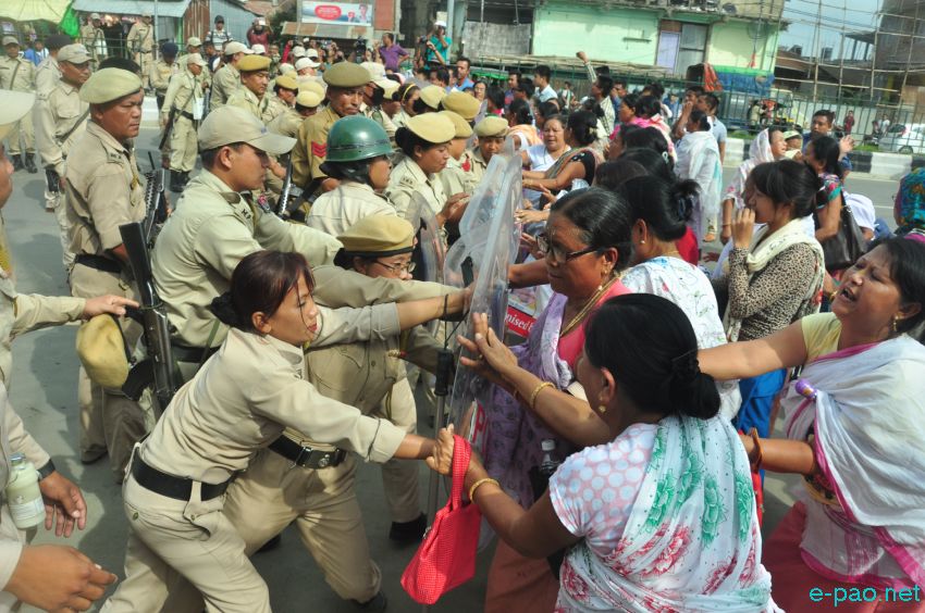 ILP : Women protestors and Police clash at Keisampat Junction :: June 15 2016