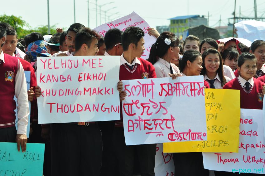 ILP : Student taking out a rally in support of ILP System at Sangaiporou, Imphal :: May 04 2016