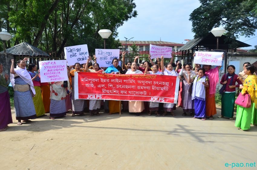 ILP :  JCILPS Women Wing volunteers staged demonstration at DC office complex, Lamphelpat :: May 04 2016